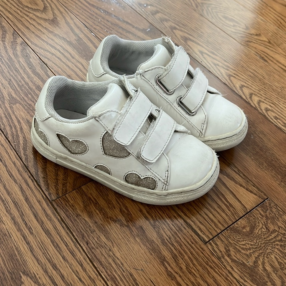 Nina toddler white shoe with silver hearts size 8